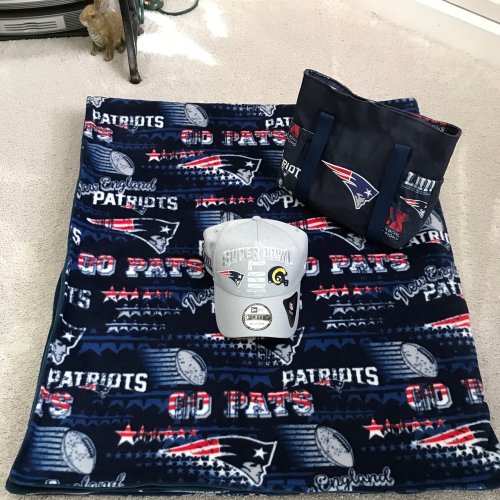 Sports Bag,Cap, and Blanket Bundle - Picture 4 of 5
